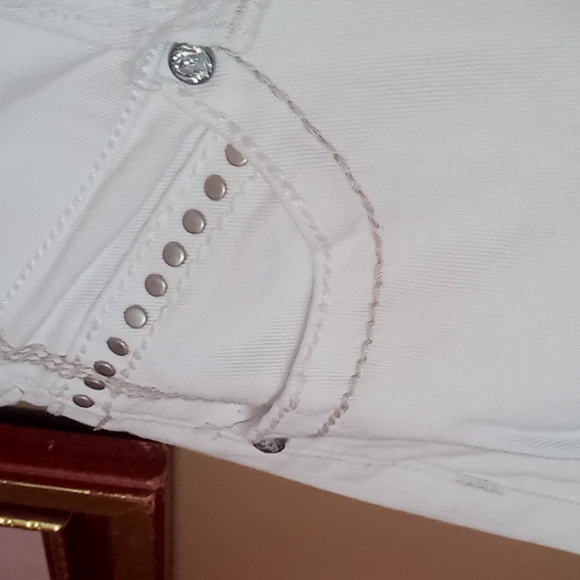 Embellished No boundaries jean Capri - Picture 6 of 9